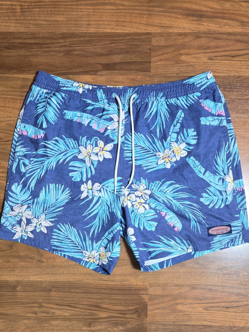 Vineyard Vines Chappy Tropical Print Swim Trunks 7"